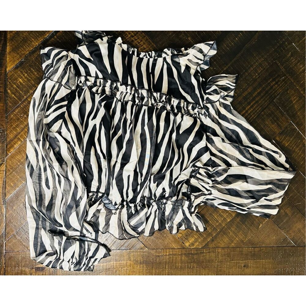 🌸 Area Stars Black White and Beige Zebra Print Long Sleeve Cropped Blouse Size S - Picture 7 of 7